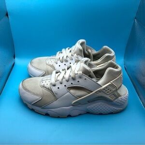 - Nike Air Huarache womens white sneakers size 6Y/ womens 7.5